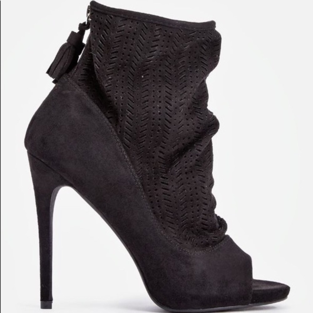 JustFab Size 7 Black Romandy Booties